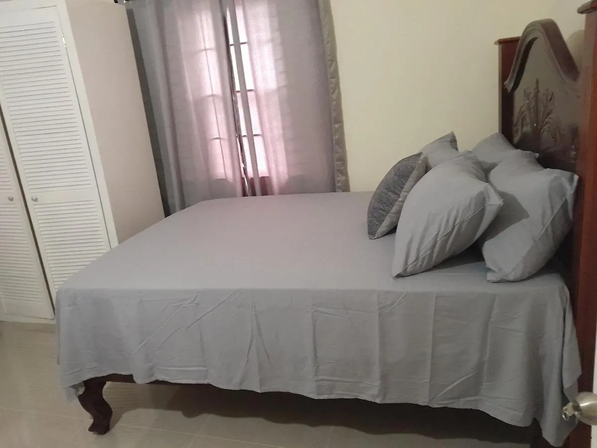 C & J'S Coco Manor Vacation Home Old Harbour 0*,  Giamaica